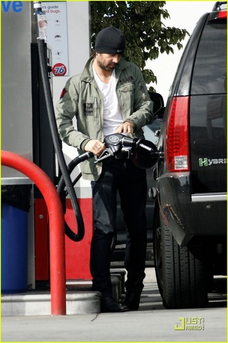  Colin Farrell Pays And Pumps