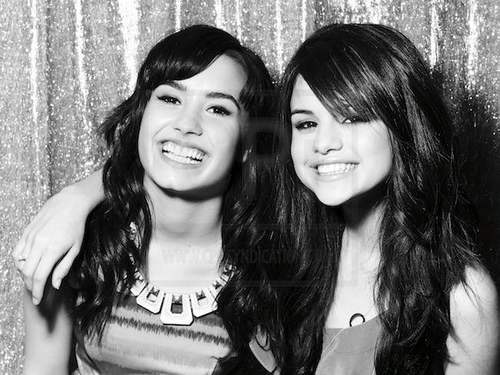  Demi&Selena фото