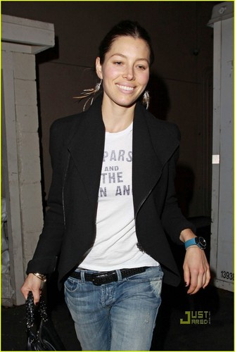  Jessica Biel: Gearing Up for 'New Year's Eve'?