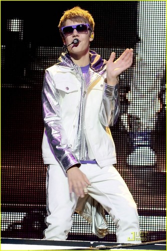  Justin Bieber: Roshon Fegan Wants toi on Shake It Up!
