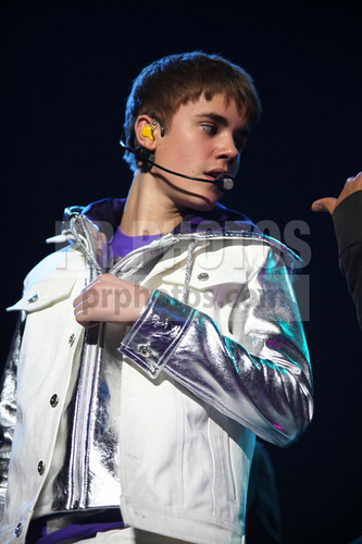  Justin Bieber in کنسرٹ at the NIA in Birmingham - March 4, 2011