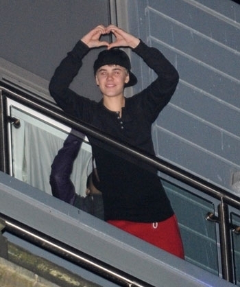  Justin Bieber on his balconey in Liverpool, UK
