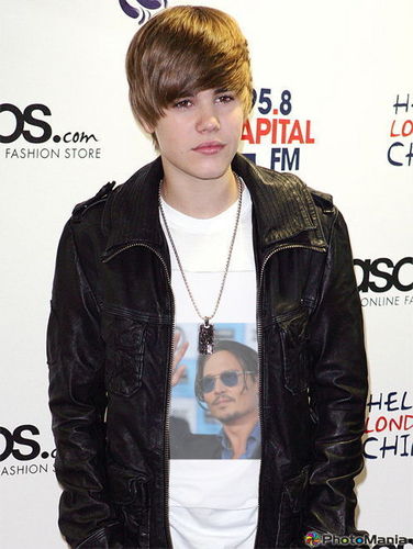  Justin Bieber with आप