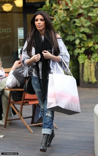 Kim is spotted in Malibu with the family 3/6/11