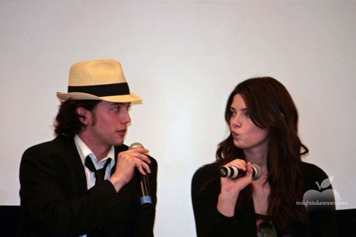  New/Old mga litrato of Jackson and Ashley from Twilight Con in San Francisco (02/21/2009)