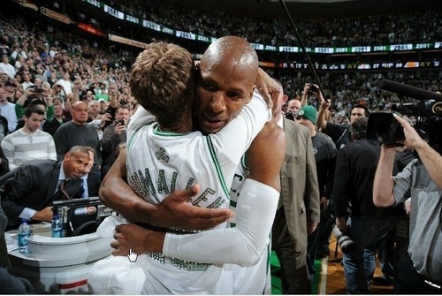  Ray's mom (Flo) hugging him for his 3 point record 2,561