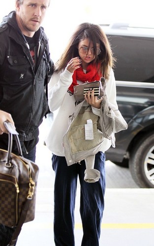  Selena-March 13 - Arriving At LAX Airport, 2011
