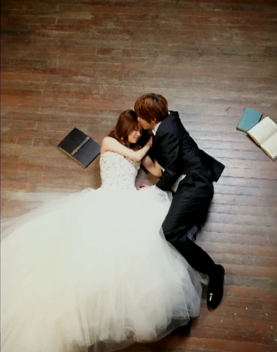 Seohyun & Yonghwa - Wedding picture