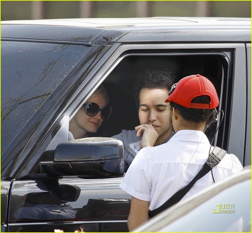  Ashlee Simpson: In-N-Out with Pete Wentz