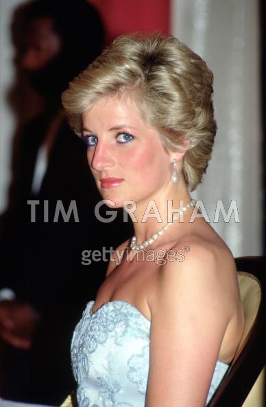 Diana Princess of Wales on a visit to Cameroon - Princess Diana Photo ...