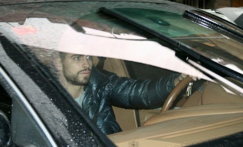  Gerard and Shakira: Любовь in rain !!