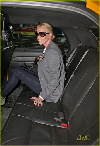  How Did Charlize Theron Auction Off Lakers Tickets For $20,000?