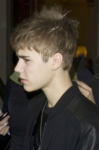  Justin Bieber Leaves His Hotel