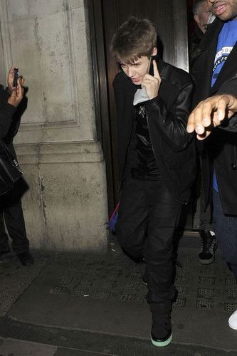  Justin Bieber for abendessen in London, England on Tuesday March 15, 2011