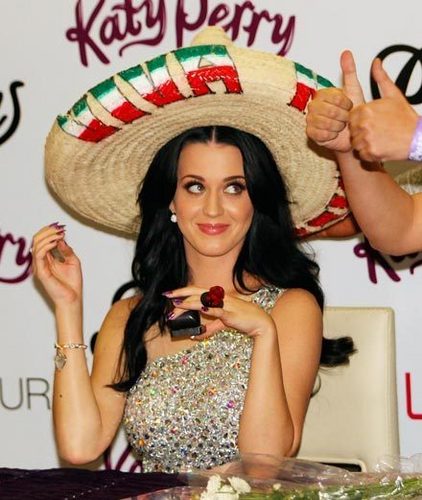  Katy in sombrero)