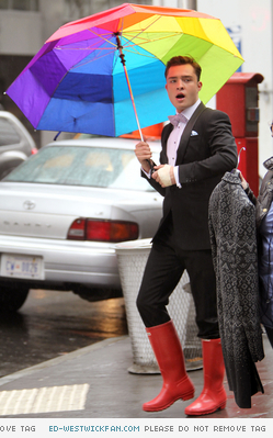 New foto-foto of Ed on the set of Gossip Girl in New York (February 28th, 2011)