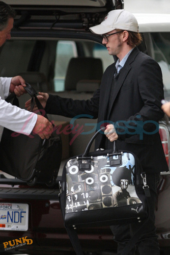  New foto's of Jackson Rathbone and Nikki Reed in LAX