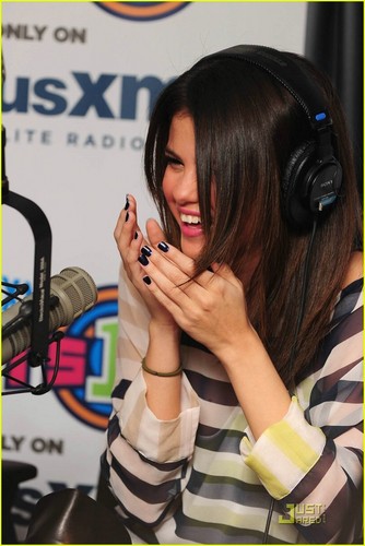  Selena Gomez: 'Sirius' About 'Who Says'