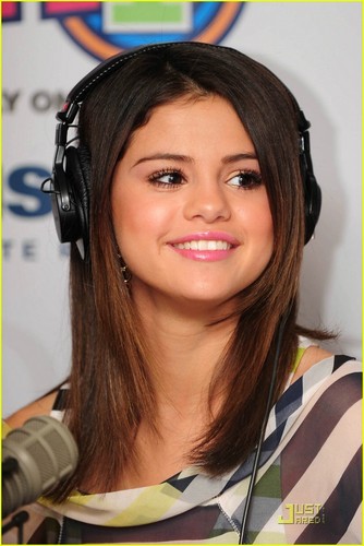  Selena Gomez: 'Sirius' About 'Who Says'
