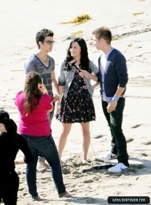  jemi in the set of make a wave