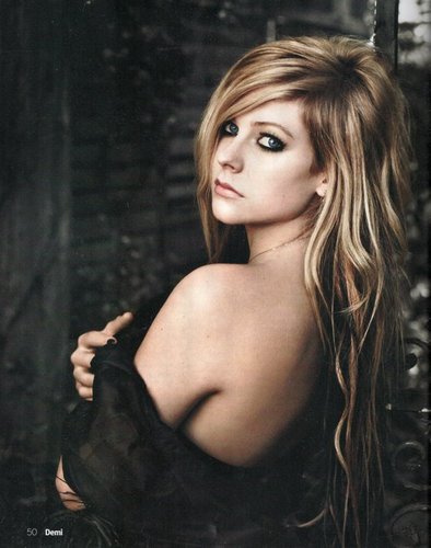  Avril Lavigne-Demi Magazine 2011
