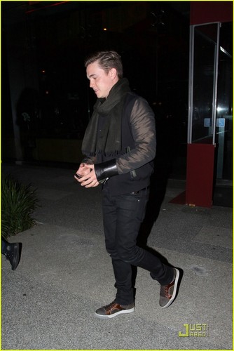  Jesse McCartney: Shopping For a Good Piano