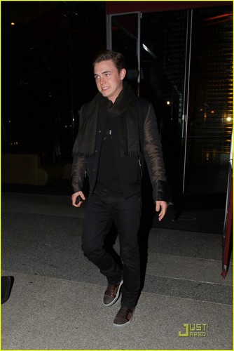  Jesse McCartney: Shopping For a Good paino