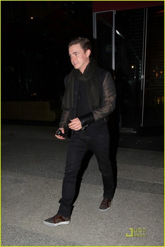  Jesse McCartney: Shopping For a Good Piano