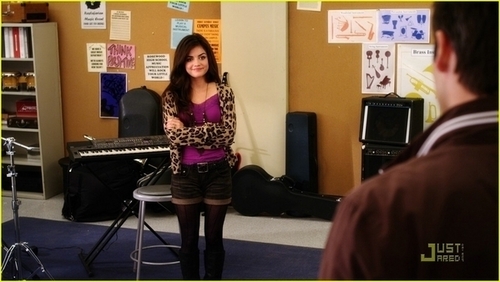 Lucy Hale as Aria Montgomery in TVD
