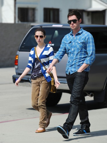  New चित्रो of Anna Kendrick with her friend in LA!
