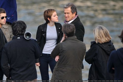  New fotos of Emma on the set