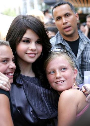  Selena Gomez And fan