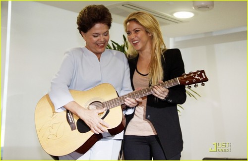  শাকিরা Meets Brazilian President Dilma Rousseff