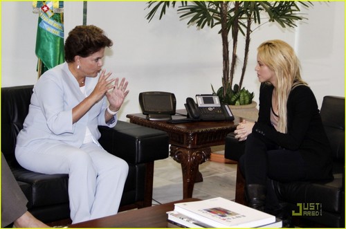  夏奇拉 Meets Brazilian President Dilma Rousseff