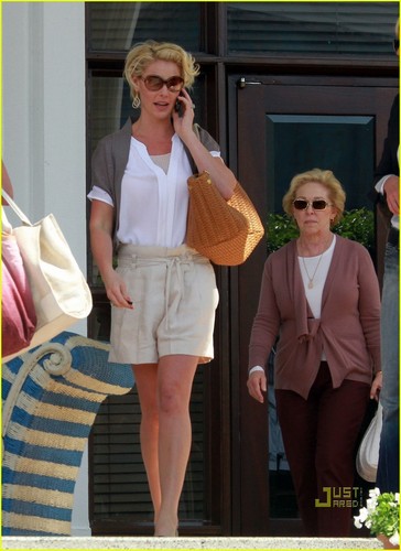 Katherine Heigl: Swimsuit Shopping with Mom!