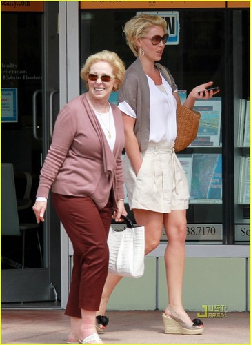  Katherine Heigl: pakaian renang, baju renang Shopping with Mom!