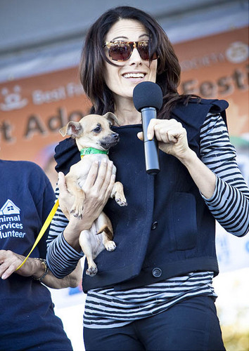  Lisa @ Best Những người bạn Pet Adoption ngày 2009 / 11 / 11