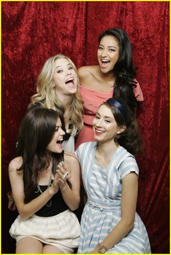  Lucy,Ashley&the PLL Cast