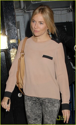  Sienna Miller: I Dream of Doing Couture!