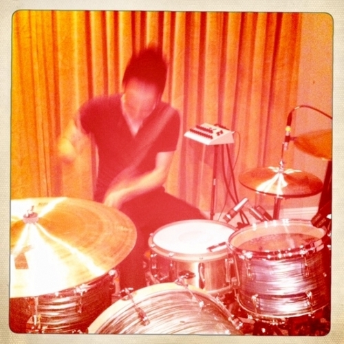  That ghostly image before 你 is Taylor York playing drums on our new songs.