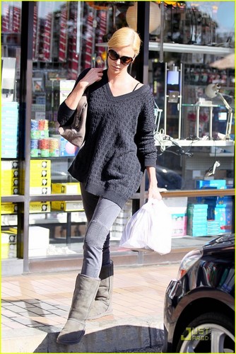  Charlize Theron Takes Kings Road Cafe To Go