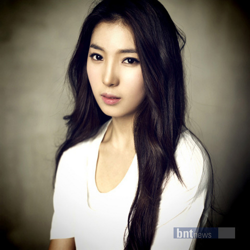  First member: Eunyoung - (Leader)