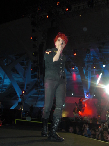 Gerard Way - MTV Winter Valencia (3-12-11)