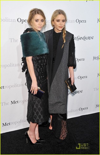  Mary-Kate Olsen & Ashley Olsen: Met Opera Premiere