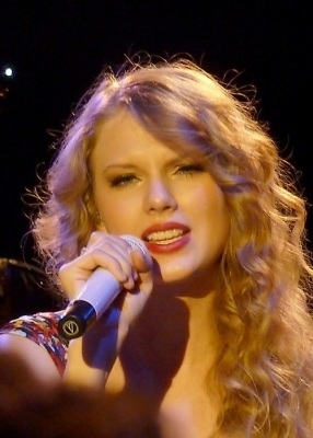  Taylor at Abbey Roads Studios in लंडन 3.23.2011