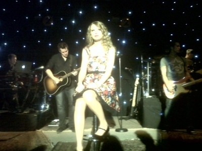 Taylor at Abbey Roads Studios in Londra 3.23.2011