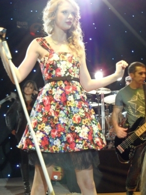  Taylor at Abbey Roads Studios in Лондон 3.23.2011
