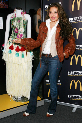  thalia Launches The Fiesta Tour McDonald's música Experience 11.06.2009