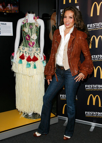 Thalia Launches The Fiesta Tour McDonald's muziki Experience 11.06.2009