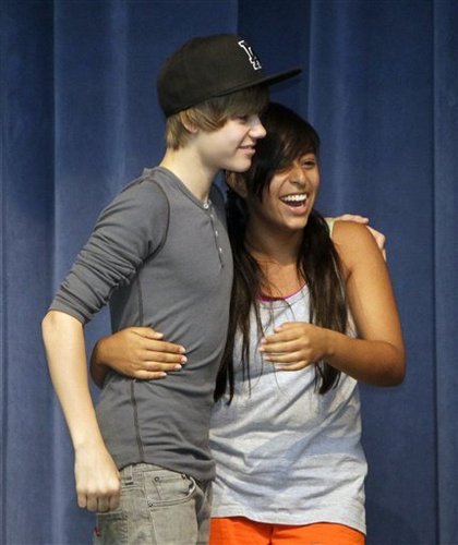  justin and a fan<3